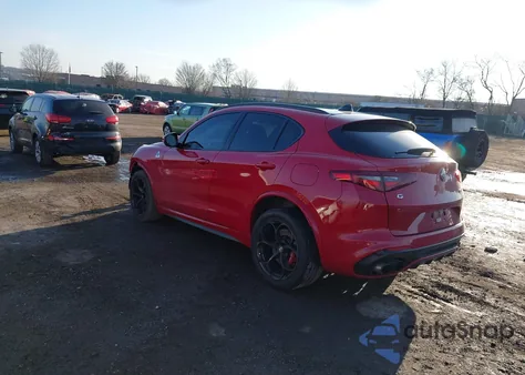 2018 Alfa Romeo Stelvio Quadrifoglio Awd z USA, uszkodzony, nr VIN ZASFAKEVXJ7C20401